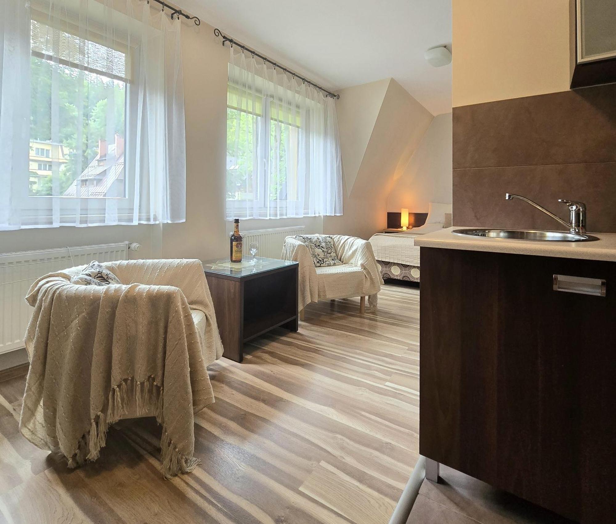 Willa Jagiellonka Apartamenty W Centrum, Parking Apartment *